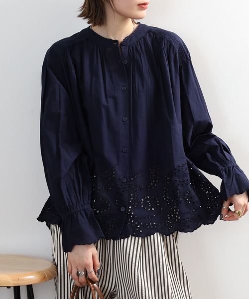 FUNALIVE(ファンアライブ)の「シフリー刺繍袖口スカラップ前開きブラウス 長袖(シャツ/ブラウス・レディース・ブラック/ネイビー/グレイッシュベージュ・M-L)」の6枚目の写真