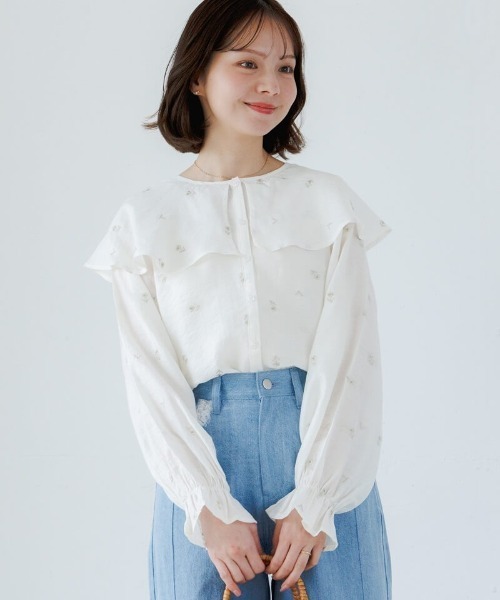 flower（フラワー）の「ルミナスエンブロイダリーブラウス（シャツ/ブラウス・レディース・ブルー/ホワイト・FREE）」の2枚目の写真