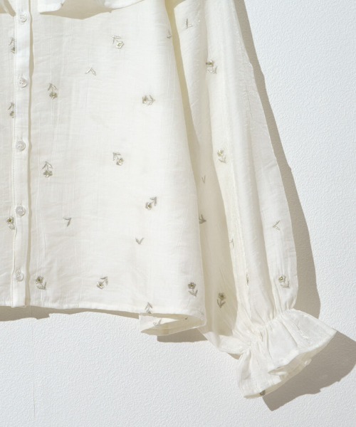 flower（フラワー）の「ルミナスエンブロイダリーブラウス（シャツ/ブラウス・レディース・ブルー/ホワイト・FREE）」の9枚目の写真