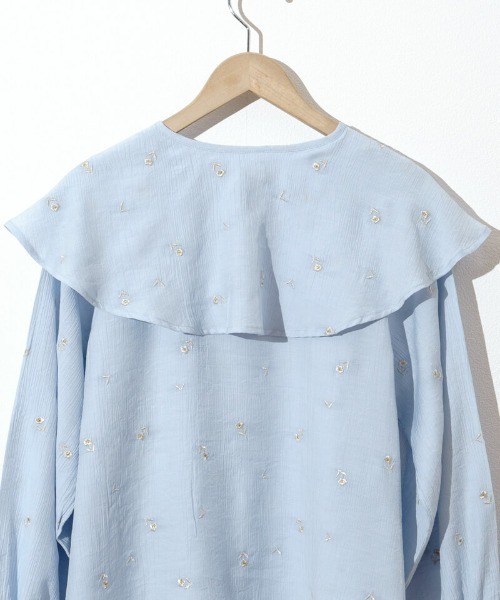 flower（フラワー）の「ルミナスエンブロイダリーブラウス（シャツ/ブラウス・レディース・ブルー/ホワイト・FREE）」の16枚目の写真