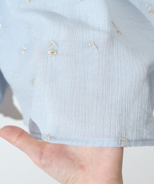 flower（フラワー）の「ルミナスエンブロイダリーブラウス（シャツ/ブラウス・レディース・ブルー/ホワイト・FREE）」の22枚目の写真