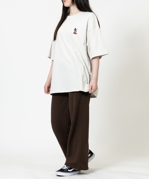 Disney(ディズニー)の「【15】〔Disney/ディズニー〕ミッキーマウス ユーズドライク バックプリント半袖Tシャツ(Tシャツ/カットソー・レディース・ブラック系1/ブラック系2/ホワイト系1/ホワイト系2・MEDIUM/LARGE/X-LARGE)」の21枚目の写真