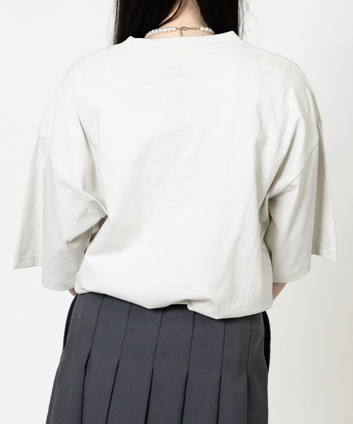 Disney(ディズニー)の「【15】〔Disney/ディズニー〕ミッキーマウス ユーズドライク バックプリント半袖Tシャツ(Tシャツ/カットソー・レディース・ブラック系1/ブラック系2/ホワイト系1/ホワイト系2・MEDIUM/LARGE/X-LARGE)」の7枚目の写真