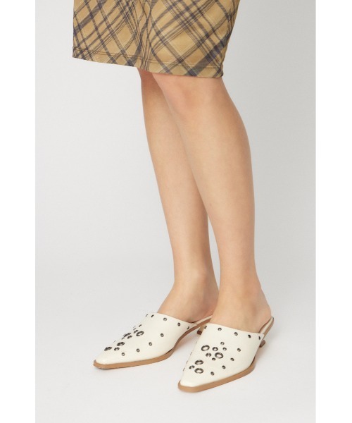LAGUA GEM(ラグアジェム)の「EYELET KITTEN HEEL ミュール(パンプス・レディース・アイボリー/ブラック・LARGE/MEDIUM/SMALL)」の7枚目の写真