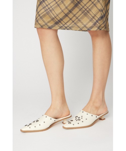 LAGUA GEM(ラグアジェム)の「EYELET KITTEN HEEL ミュール(パンプス・レディース・アイボリー/ブラック・LARGE/MEDIUM/SMALL)」の6枚目の写真