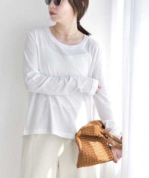 quaranciel（カランシエル）の「quaranciel:〈接触冷感/手洗い可能〉シアー コットン クルーネック ロンTEE（Tシャツ/カットソー・レディース・オフホワイト/ブラック/ライトブルー・ONE SIZE）」の2枚目の写真