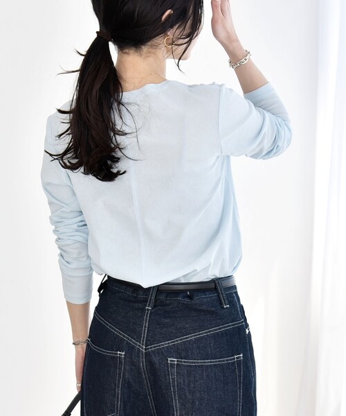 quaranciel（カランシエル）の「quaranciel:〈接触冷感/手洗い可能〉シアー コットン クルーネック ロンTEE（Tシャツ/カットソー・レディース・オフホワイト/ブラック/ライトブルー・ONE SIZE）」の14枚目の写真