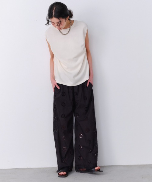 Shelly island(シェリーアイランド)の「カットワーク刺繍イージーパンツ(その他パンツ・レディース・ブラック/ホワイト・FREE)」の3枚目の写真