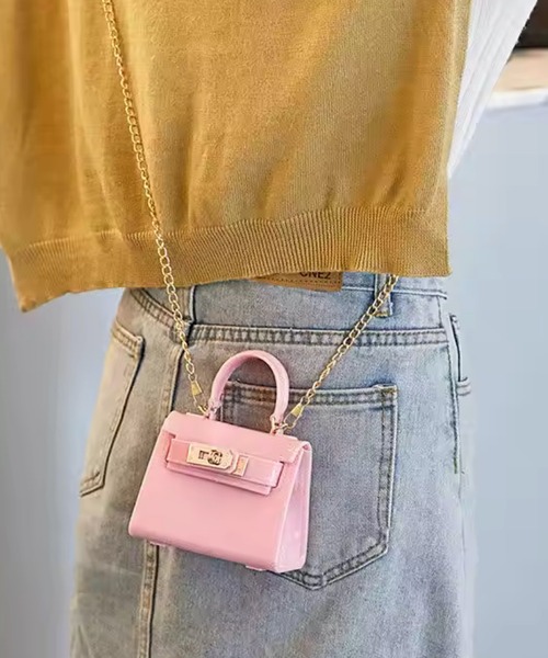 VIBGYOR(ヴィブジョー)の「oshipic / 推し活ミニバッグ トレカポーチ PVCチェーンショルダー U7529(ショルダーバッグ・レディース・オレンジ/パープル/グリーン/ブルー/ベージュ/ピンク・FREE)」の5枚目の写真