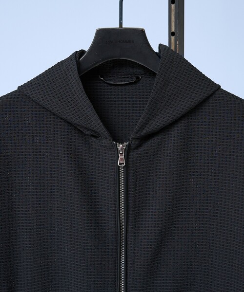 5351 POUR LES HOMMES（ゴーサンゴーイチプールオム）の「【セットアップ対応】トリコット プリント ジョガー フーディー（ブルゾン・メンズ・ストライプ/ブラック・46/44/50/48）」の6枚目の写真