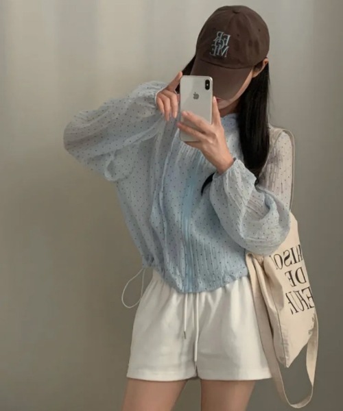 Ritzy(リッツィー)の「ドット柄 シアー ジップパーカー(パーカー・レディース・ホワイト/ライトブルー・XL/L/M)」の2枚目の写真