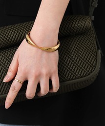 Gready Brilliant（グレディブリリアン）の「ツイストバングル（バングル/リストバンド）」