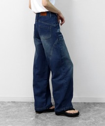 THE CELL.（ザセルドット）の「カーブシーム　コクーンワイド　デニム　CURVED SEAM COCOON WIDE DENIM（デニムパンツ）」