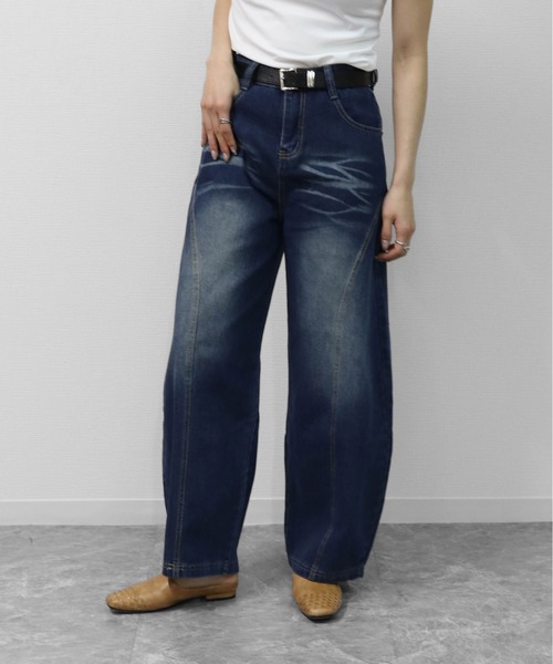 THE CELL.(ザセルドット)の「カーブシーム コクーンワイド デニム CURVED SEAM COCOON WIDE DENIM(デニムパンツ・レディース・インディゴブルー・M/L/XL/S)」の4枚目の写真