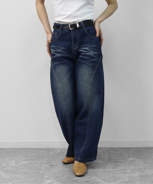 THE CELL.(ザセルドット)の「カーブシーム コクーンワイド デニム CURVED SEAM COCOON WIDE DENIM(デニムパンツ・レディース・インディゴブルー・M/L/XL/S)」の3枚目の写真