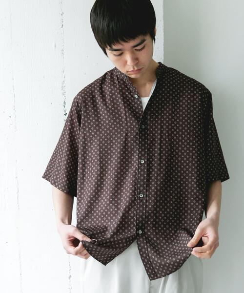 URBAN RESEARCH DOORS（アーバンリサーチドアーズ）の「バンドカラーショートスリーブ 総柄シャツ（シャツ/ブラウス・メンズ・ブラウン/ブラック/ネイビー・LARGE/MEDIUM）」の5枚目の写真
