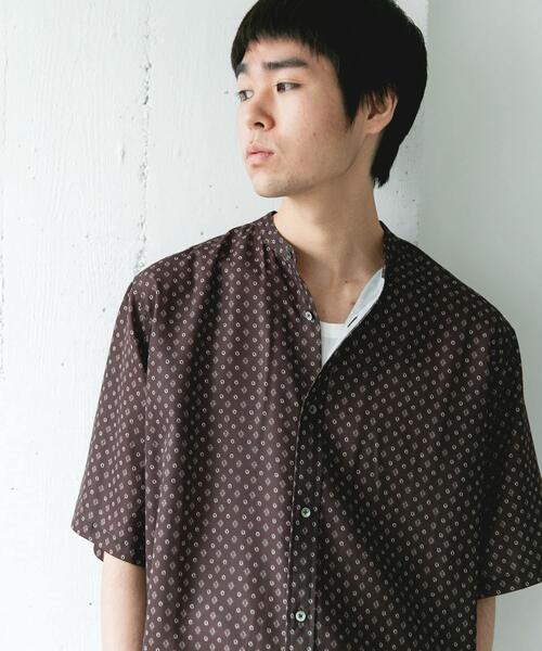 URBAN RESEARCH DOORS（アーバンリサーチドアーズ）の「バンドカラーショートスリーブ 総柄シャツ（シャツ/ブラウス・メンズ・ブラウン/ブラック/ネイビー・LARGE/MEDIUM）」の6枚目の写真