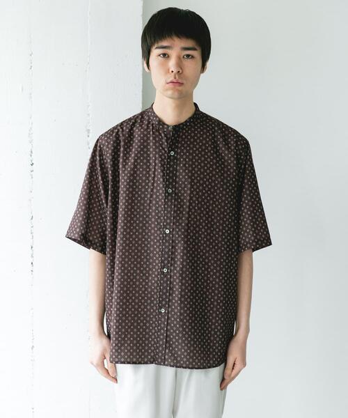 URBAN RESEARCH DOORS（アーバンリサーチドアーズ）の「バンドカラーショートスリーブ 総柄シャツ（シャツ/ブラウス・メンズ・ブラウン/ブラック/ネイビー・LARGE/MEDIUM）」の9枚目の写真