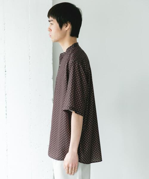 URBAN RESEARCH DOORS（アーバンリサーチドアーズ）の「バンドカラーショートスリーブ 総柄シャツ（シャツ/ブラウス・メンズ・ブラウン/ブラック/ネイビー・LARGE/MEDIUM）」の10枚目の写真