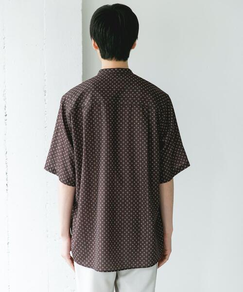 URBAN RESEARCH DOORS（アーバンリサーチドアーズ）の「バンドカラーショートスリーブ 総柄シャツ（シャツ/ブラウス・メンズ・ブラウン/ブラック/ネイビー・LARGE/MEDIUM）」の11枚目の写真