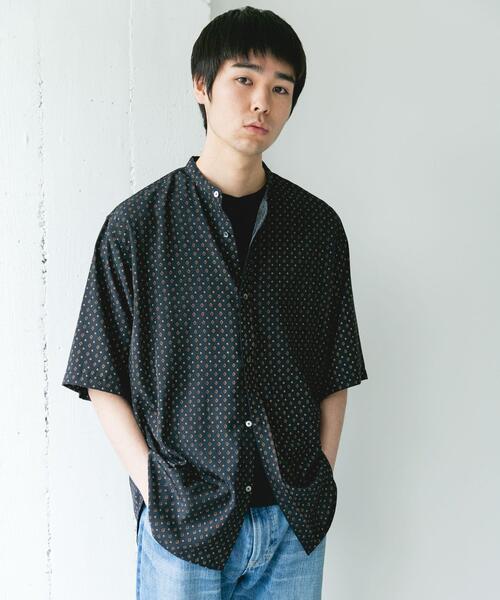 URBAN RESEARCH DOORS（アーバンリサーチドアーズ）の「バンドカラーショートスリーブ 総柄シャツ（シャツ/ブラウス・メンズ・ブラウン/ブラック/ネイビー・LARGE/MEDIUM）」の22枚目の写真