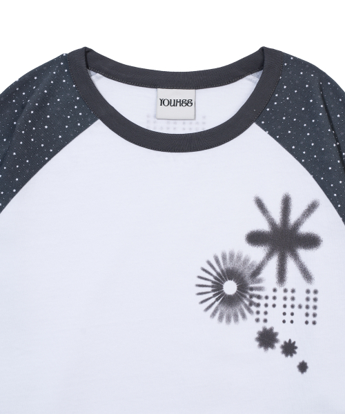 YOUHEE(ユヒ)の「STAR RAGLAN LONG SLEEVE_BLACK(Tシャツ/カットソー・レディース・その他・FREE)」の5枚目の写真