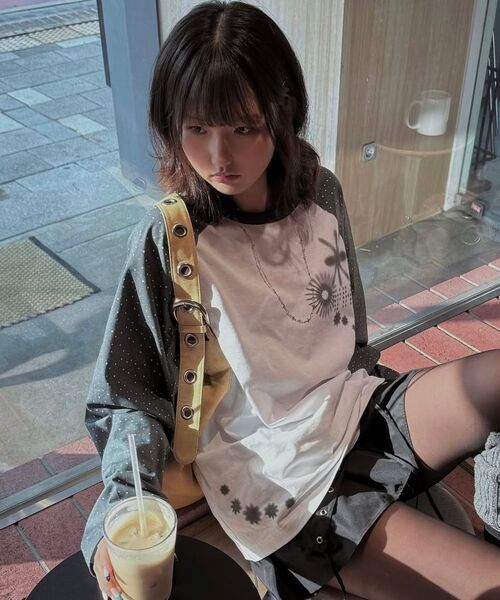 YOUHEE(ユヒ)の「STAR RAGLAN LONG SLEEVE_BLACK(Tシャツ/カットソー・レディース・その他・FREE)」の11枚目の写真