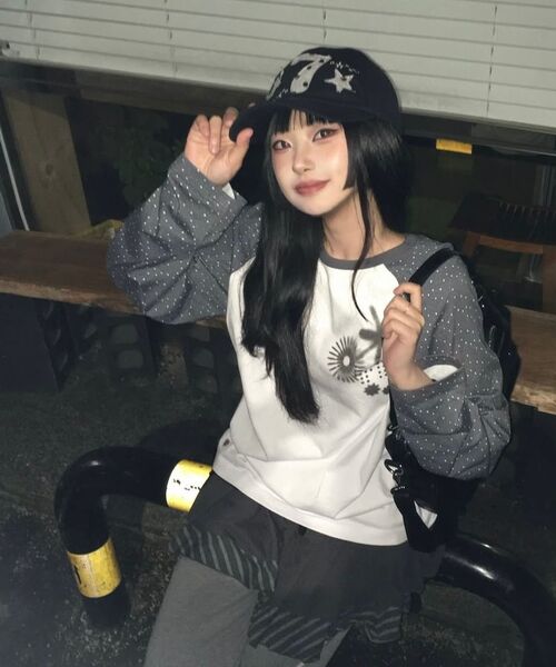 YOUHEE(ユヒ)の「STAR RAGLAN LONG SLEEVE_BLACK(Tシャツ/カットソー・レディース・その他・FREE)」の12枚目の写真