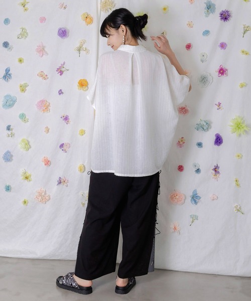 iS ScoLar(イズスカラー)の「562203:パラコード×蝶刺繍 配色デニムワイドパンツ(その他パンツ・レディース・ブラック/ブルー・M)」の6枚目の写真