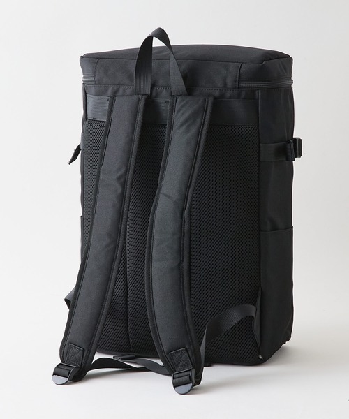 FILA(フィラ)の「【FILA/フィラ】【通勤・通学などデイリー使いに◎ 20L A4サイズ対応】スクエアデイパック PCポケット 部活 韓国ファッション ストリート(バックパック/リュック・メンズ・ブラック/レッド・FREE)」の4枚目の写真