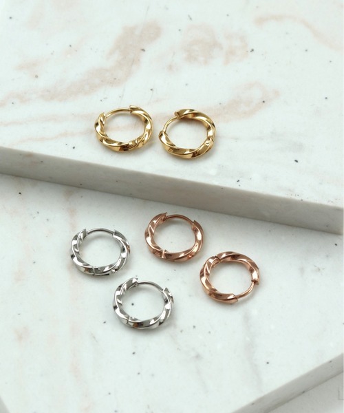 Three Four Time(スリーフォータイム)の「スクリューワンタッチステンレスピアス(ピアス(両耳用)・レディース・ピンクゴールド/ゴールド/シルバー・FREE)」の2枚目の写真