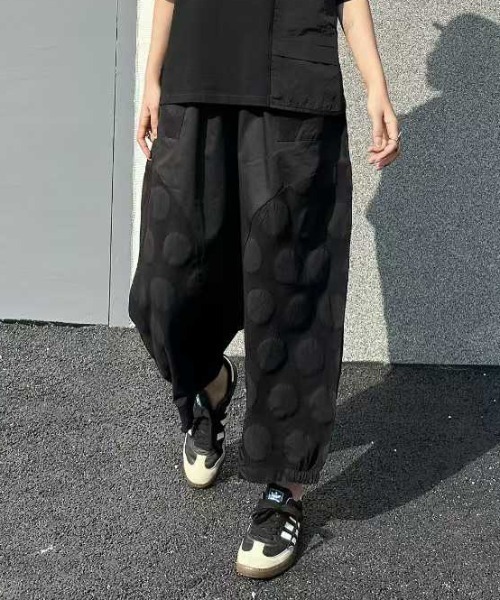 WESTSEA(ウエストシー)の「ドット切替 バルーンカーゴパンツ ワイドシルエット(その他パンツ・レディース・ブラック・FREE)」の2枚目の写真