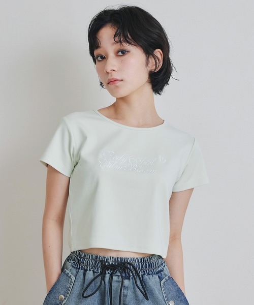 REDYAZEL(レディアゼル)の「カリグラフィーロゴエンブロイダリークロップドTシャツ(Tシャツ/カットソー・レディース・ブラック/ホワイト/ベージュ/ミント・FREE)」の4枚目の写真