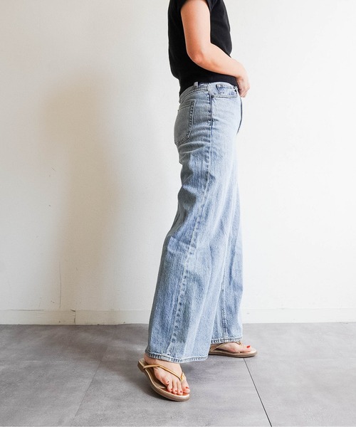 Fabby fabby(ファビィーファビィー)の「【大人の抜け感】ゴールドライントングフラットサンダル(サンダル・レディース・ブラック/ブラウン/ゴールド・MEDIUM/LARGE/SMALL)」の19枚目の写真