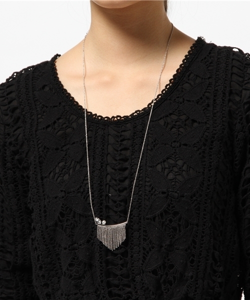 earth music&ecology（アースミュージックアンドエコロジー）の「メタルフリンジビジューネックレス（ネックレス・レディース・ゴールド/シルバー・FREE）」の3枚目の写真