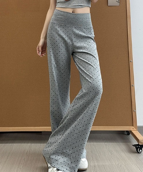 AMAJI(アマジ)の「ドット柄 イージー フレアパンツ(その他パンツ・レディース・グレー/ブラック/ネイビー/ブラウン・SMALL/MEDIUM/LARGE/X-LARGE)」の1枚目の写真