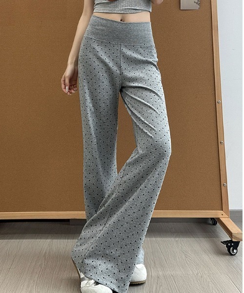 AMAJI(アマジ)の「ドット柄 イージー フレアパンツ(その他パンツ・レディース・グレー/ブラック/ネイビー/ブラウン・SMALL/MEDIUM/LARGE/X-LARGE)」の5枚目の写真