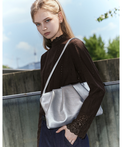 MARHEN.J(マルヘンジェイ)の「サブリナ (SABRINA) ミディアム ショルダーバッグ(ショルダーバッグ・レディース・ブラック/オートミール/シルバー・FREE)」の5枚目の写真