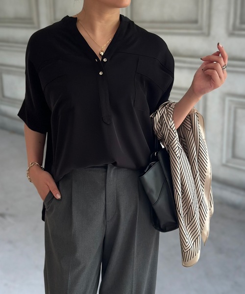 Emma Taylor(エマテイラー)の「ジョーゼットドルマンキーネックシャツ(シャツ/ブラウス・レディース・ブラック/ネイビー/ホワイト・FREE)」の8枚目の写真