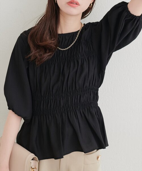 natural couture(ナチュラルクチュール)の「シャーリングパフスリーブブラウス(シャツ/ブラウス・レディース・オフホワイト/ベージュ/ブラック・FREE)」の8枚目の写真