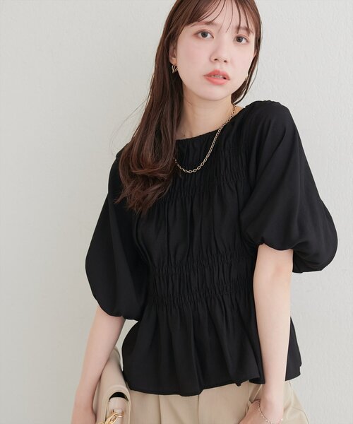 natural couture(ナチュラルクチュール)の「シャーリングパフスリーブブラウス(シャツ/ブラウス・レディース・オフホワイト/ベージュ/ブラック・FREE)」の9枚目の写真