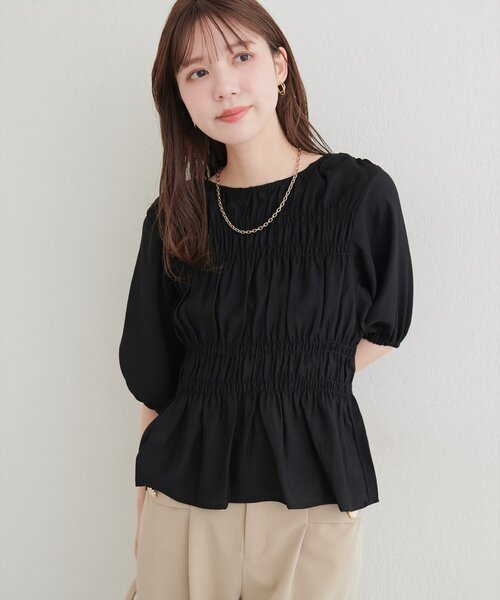 natural couture(ナチュラルクチュール)の「シャーリングパフスリーブブラウス(シャツ/ブラウス・レディース・オフホワイト/ベージュ/ブラック・FREE)」の10枚目の写真