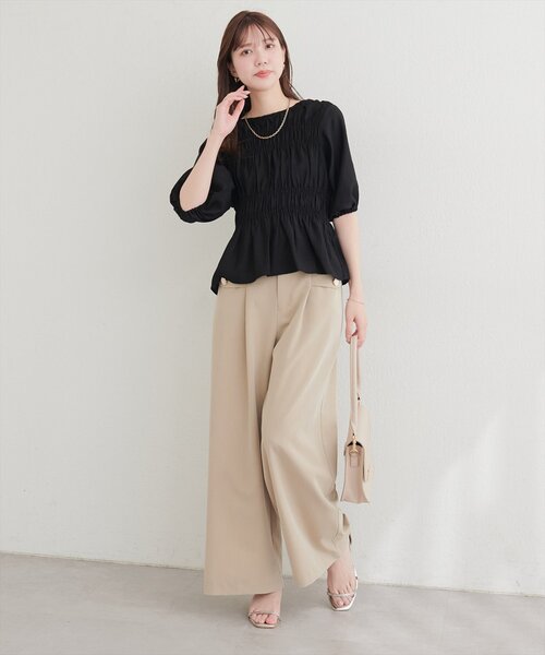 natural couture(ナチュラルクチュール)の「シャーリングパフスリーブブラウス(シャツ/ブラウス・レディース・オフホワイト/ベージュ/ブラック・FREE)」の11枚目の写真
