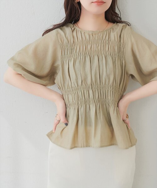 natural couture(ナチュラルクチュール)の「シャーリングパフスリーブブラウス(シャツ/ブラウス・レディース・オフホワイト/ベージュ/ブラック・FREE)」の20枚目の写真