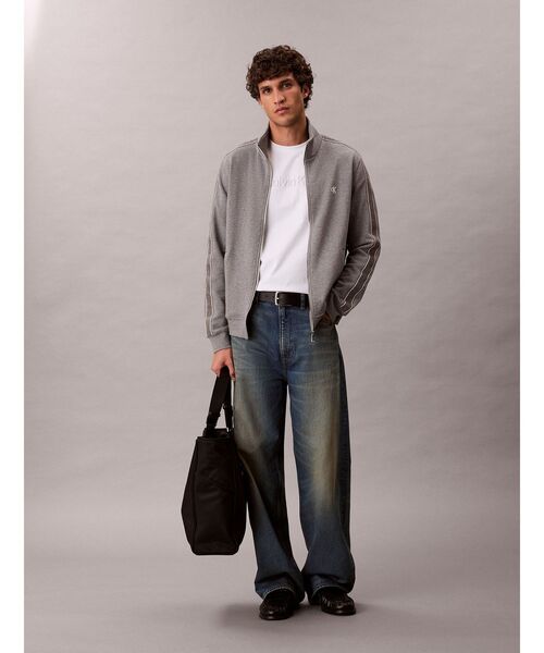Calvin Klein(カルバン・クライン)の「Tシャツ - ソリッドカラーロゴTシャツ(Tシャツ/カットソー・メンズ・ホワイト/ライトイエロー/ブラック・M/S/L/XL)」の13枚目の写真