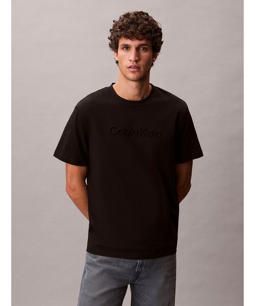 Calvin Klein(カルバン・クライン)の「Tシャツ - ソリッドカラーロゴTシャツ(Tシャツ/カットソー・メンズ・ホワイト/ライトイエロー/ブラック・M/S/L/XL)」の4枚目の写真
