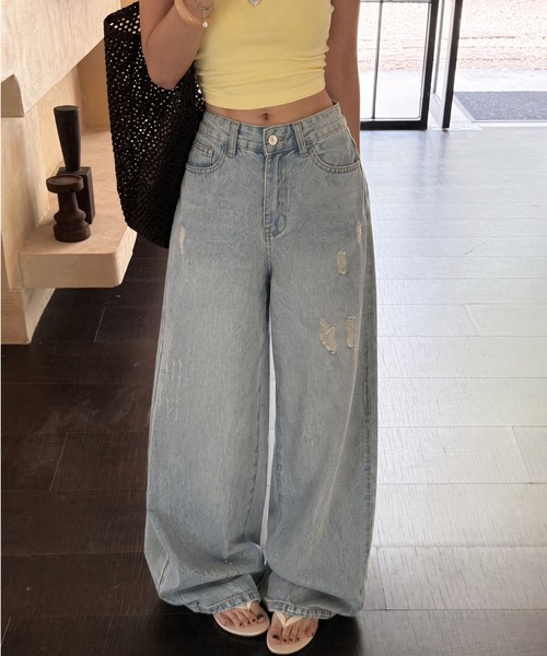 LUCPY(ラクピー)の「ダメージルーズワイドデニムパンツ(その他パンツ・レディース・ブルー・LARGE/MEDIUM/SMALL/X-SMALL)」の1枚目の写真