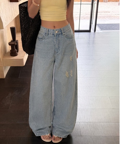 LUCPY(ラクピー)の「ダメージルーズワイドデニムパンツ(その他パンツ・レディース・ブルー・LARGE/MEDIUM/SMALL/X-SMALL)」の2枚目の写真