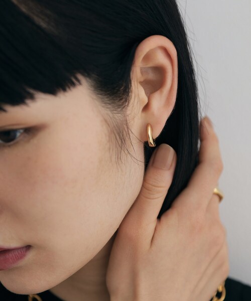 COCOSHNIK ONKITSCH（ココシュニックオンキッチュ）の「シルバー ハギーフープ フラットサークルピアスGP（ピアス（両耳用）・レディース・クリア・00）」の8枚目の写真