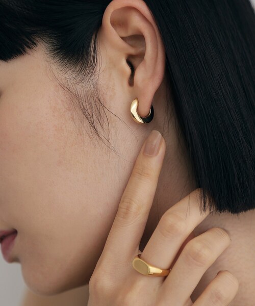 COCOSHNIK ONKITSCH（ココシュニックオンキッチュ）の「シルバー ハギーフープ フラットサークルピアスGP（ピアス（両耳用）・レディース・クリア・00）」の9枚目の写真